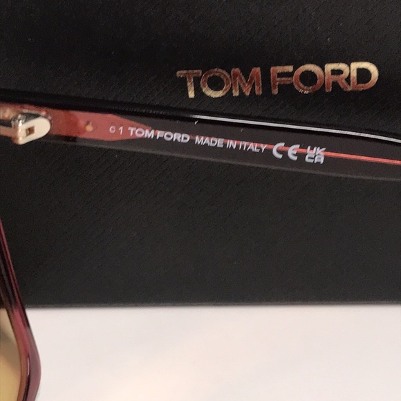 NEW Tom Ford TF764 69T Sunglasses – Shiny Bordeaux Frame / Gradient Bordeaux Le
